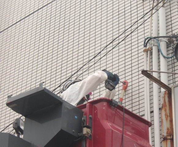 外壁ドリリング作業 I県K市　某共同住宅にて